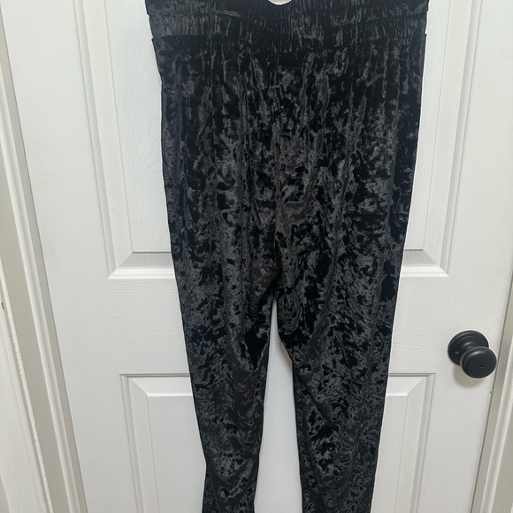 Project RUNWAY Black Velvet Pants women’s size medium - Picture 4 of 4